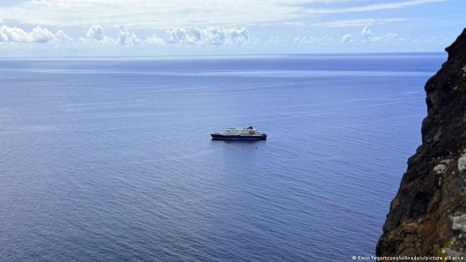 Treinta personas desembarcaron del MV Hondius en Santa Elena junto a contagiados con hantavirus el 24 de abril