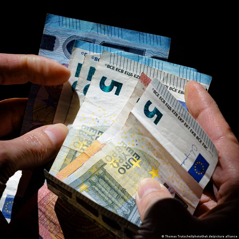 告别“只收现金” 德国拟强制商家提供电子支付选项