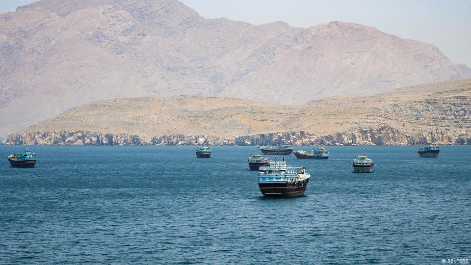 کشتیهای سرگردان در تنگه هرمز کشتیهای سرگردان در تنگه هرمز