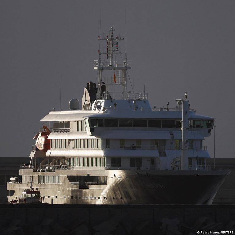 MV Hondius docks in Rotterdam after hantavirus ordeal