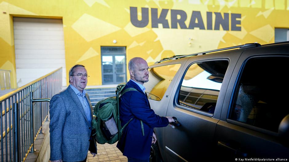Відвідавши українських позиції у Запорізькій області міністр оборони Німеччини Борис Пісторіус заявив, що Україна перехопила ініціативу, а Росія перебуває в фазі слабкості - економічної, політичної та військової.
