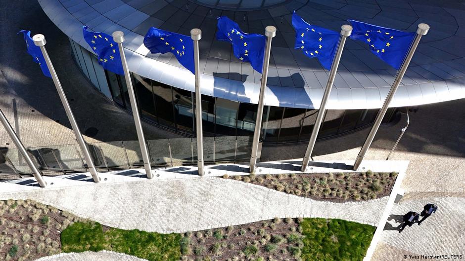 UE logra consenso para implementar acuerdo comercial con EE.UU.