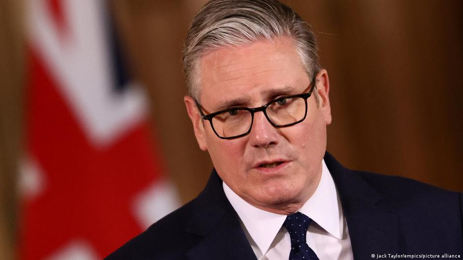 Keir Starmer se niega a dimitir en Reino Unido, pese a presiones laboristas