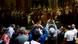 Un grupo de visitantes fotografía el cuadro en una imagen reciente. Un grupo de visitantes fotografía el cuadro en una imagen reciente.