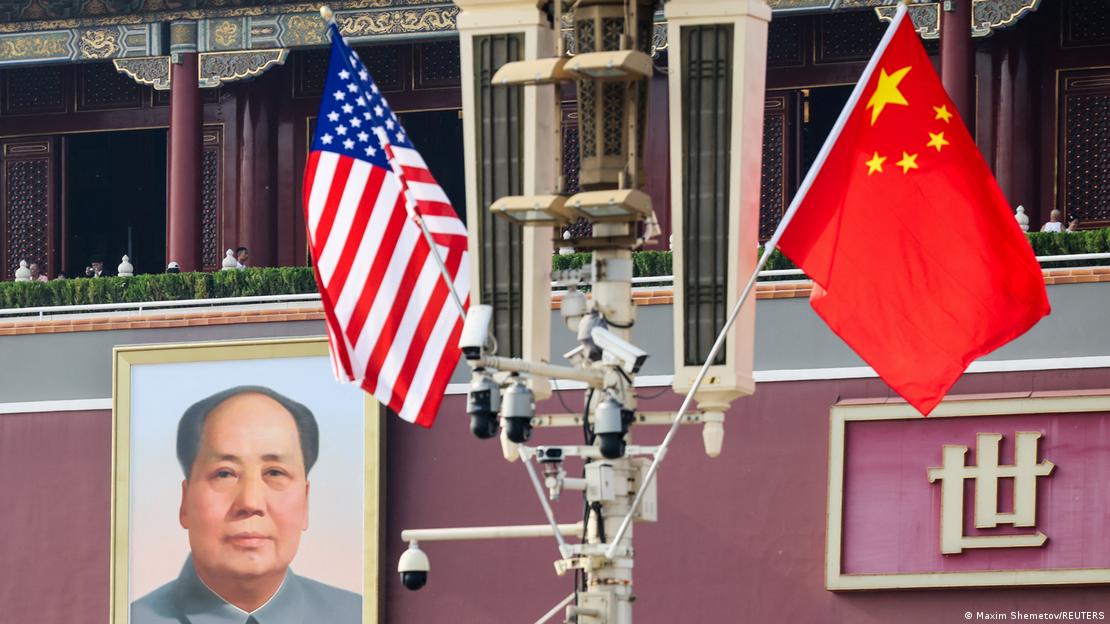 China esperaba a Trump con banderas de ambos países.