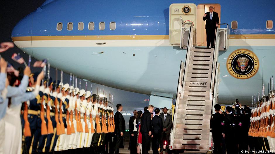 Donald Trump llega a Pekín en su segunda visita a China desde 2017