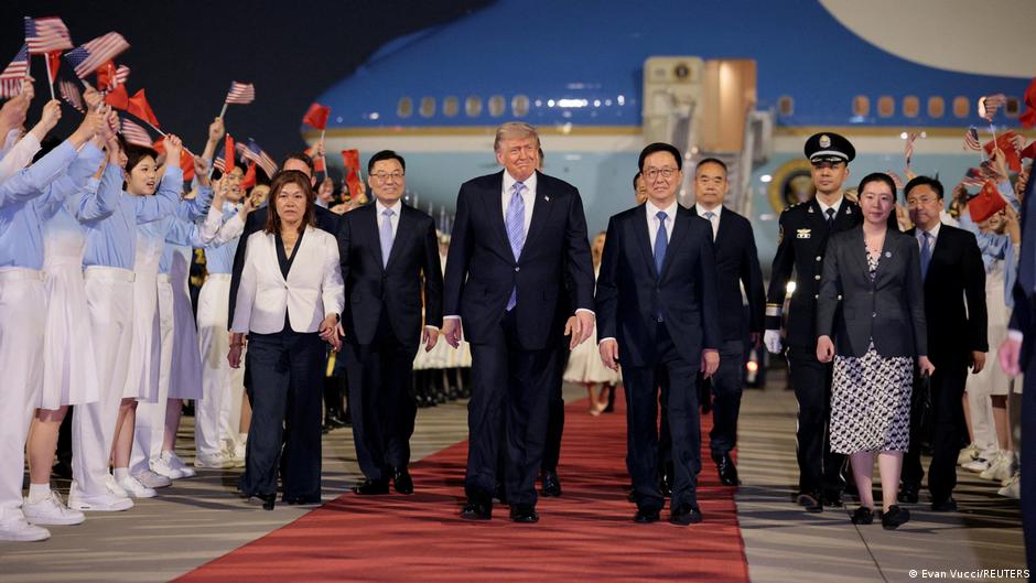 Trump llega a China antes de la cumbre con Xi Jinping.