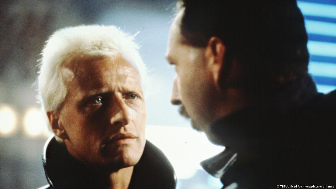 El replicante principal (Rutger Hauer como Roy Batty) en un momento de la película.
