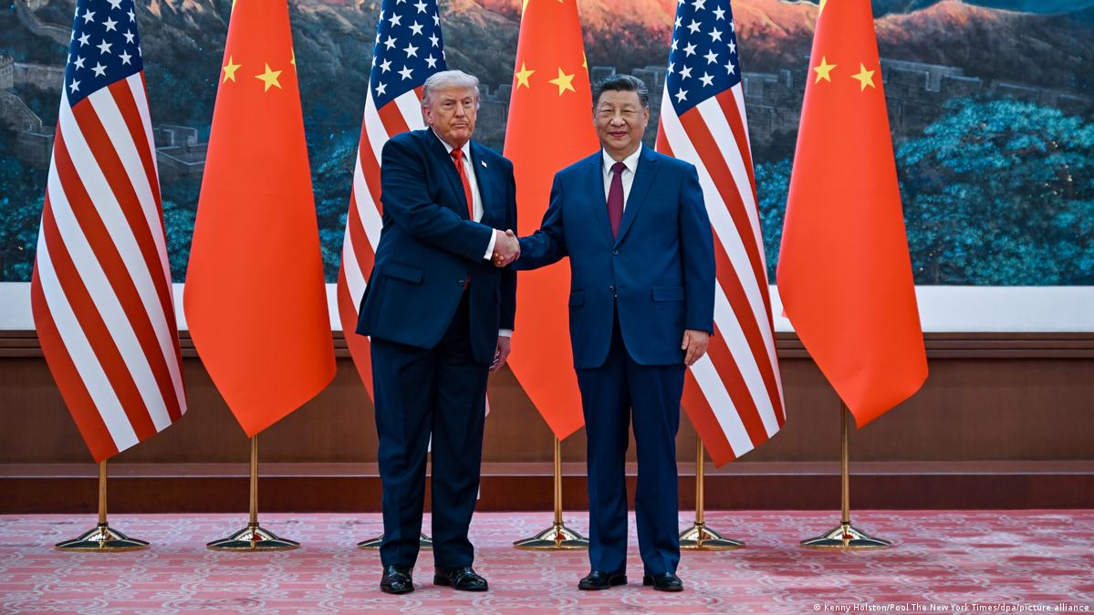 图为特朗普和习近平5月14日在北京见面。