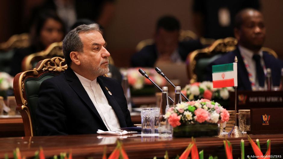 عراقچی: تنگه هرمز تنها برای دشمنان ما بسته است