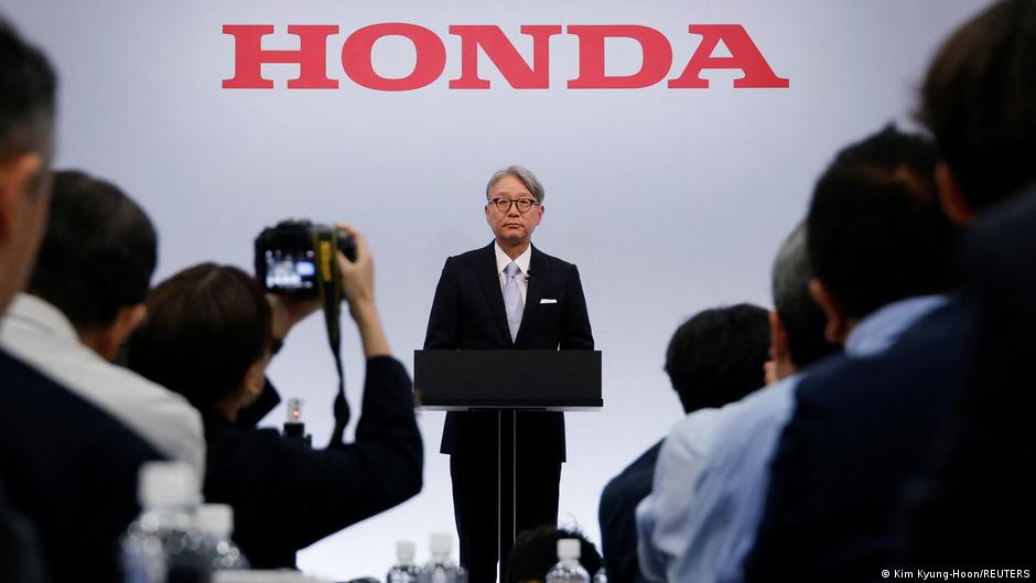 Η Honda αναφέρει την πρώτη απώλεια εδώ και δεκαετίες καθώς επιβραδύνει τη στρατηγική EV