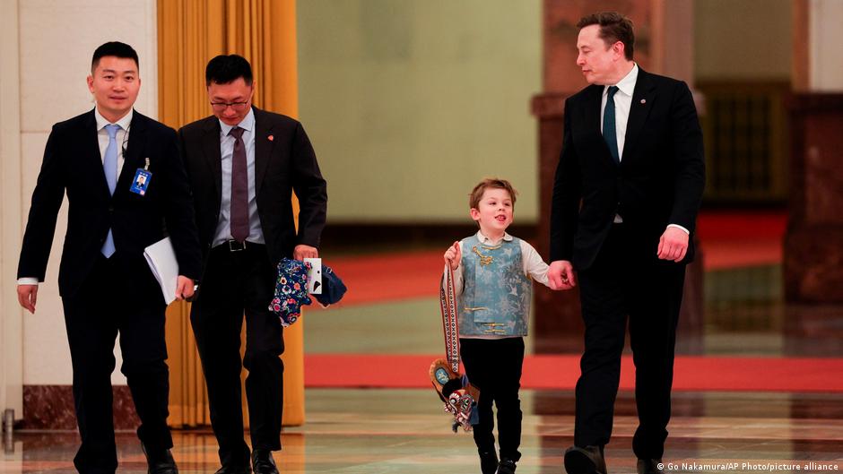 Ilon Mask je na sastank sa kineskim premijerom Li Kijangom poveo i sina