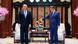 China Peking 2026 | Xi Jinping und Donald Trump stehen nebeneinander vor zwei Sesseln China Peking 2026 | Xi Jinping und Donald Trump stehen nebeneinander vor zwei Sesseln