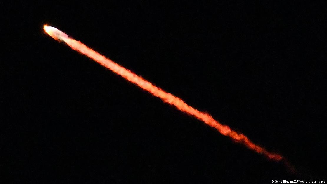Los cohetes Falcon 9 de SpaceX liberan hollín en la atmósfera superior con cada lanzamiento. Los cohetes Falcon 9 de SpaceX liberan hollín en la atmósfera superior con cada lanzamiento.