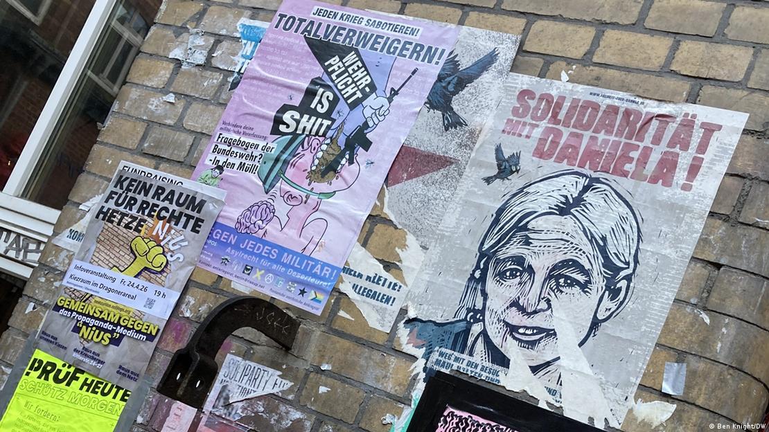 Afiche en Berlín pidiendo solidaridad con Daniela Klette. 