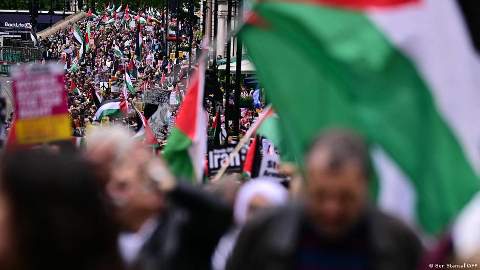 Actualizaciones de Medio Oriente: Multitudes grandes en la manifestación del Día de la Nakba en Londres.