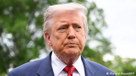 "Die Uhr tickt": Trump richtet scharfe Warnung an Iran
