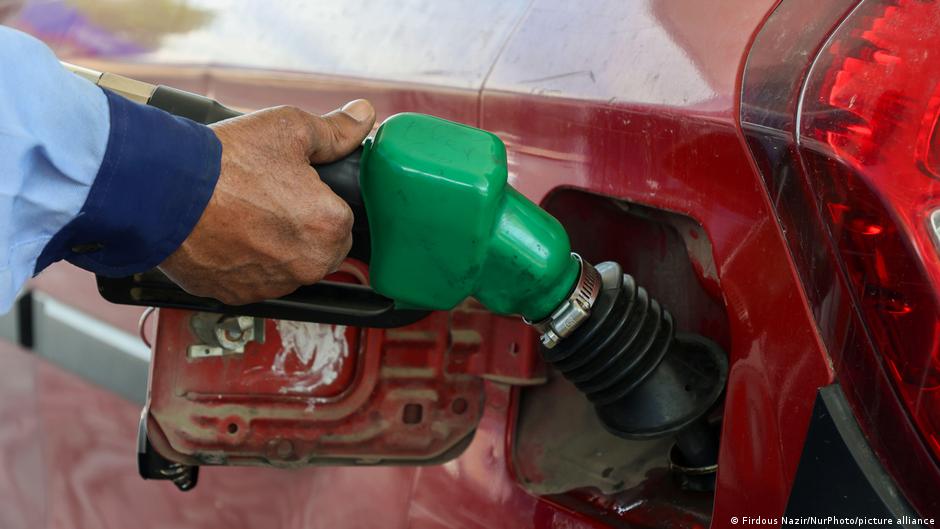 إقبال محموم على الوقود في طهران بعد شائعات عن نقص البنزين