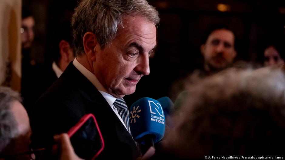 Expresidente español Zapatero, imputado por tres delitos en caso de rescate de compañía aérea