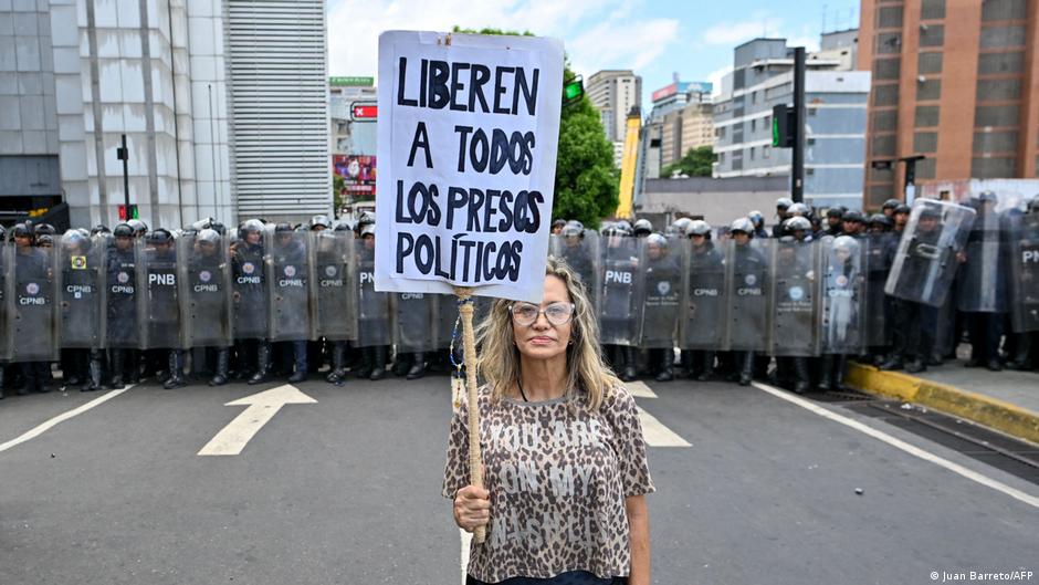Venezuela promete excarcelar a otros 300 presos políticos esta semana