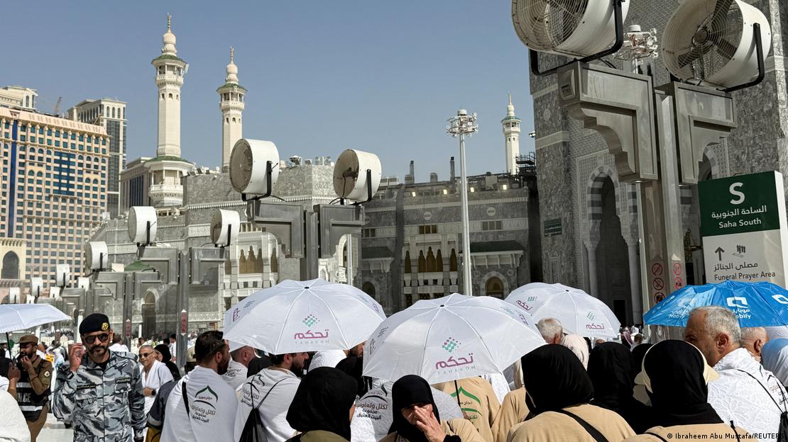 عازمیں حج مسجد حرم کے اطراف میں