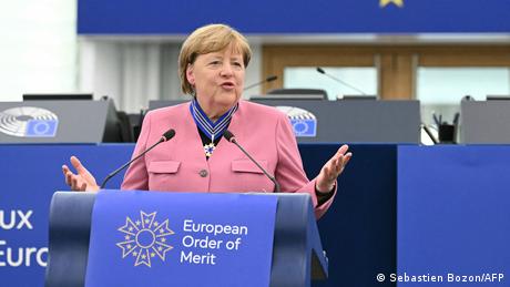 Europäischer Verdienstorden - und Kritik - für Angela Merkel