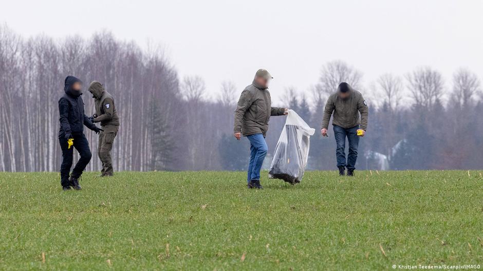 Естонія встановила перші стаціонарні пристрої для виявлення та моніторингу дронів на кордоні з Росією, повідомило міністерство внутрішніх справ країни, пише видання ERR.

Зазначається, що весь кордон з Росією має бути повністю охоплений до кінця року.