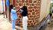 RDC Bunia | Ebola | Une soignante prend la température frontale d'une malade à Bunia (Ituri) - photo du 19 mai 2026 RDC Bunia | Ebola | Une soignante prend la température frontale d'une malade à Bunia (Ituri) - photo du 19 mai 2026