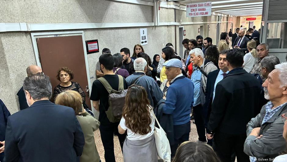 Turkey: DW's Alican Uludag released, but trial continues