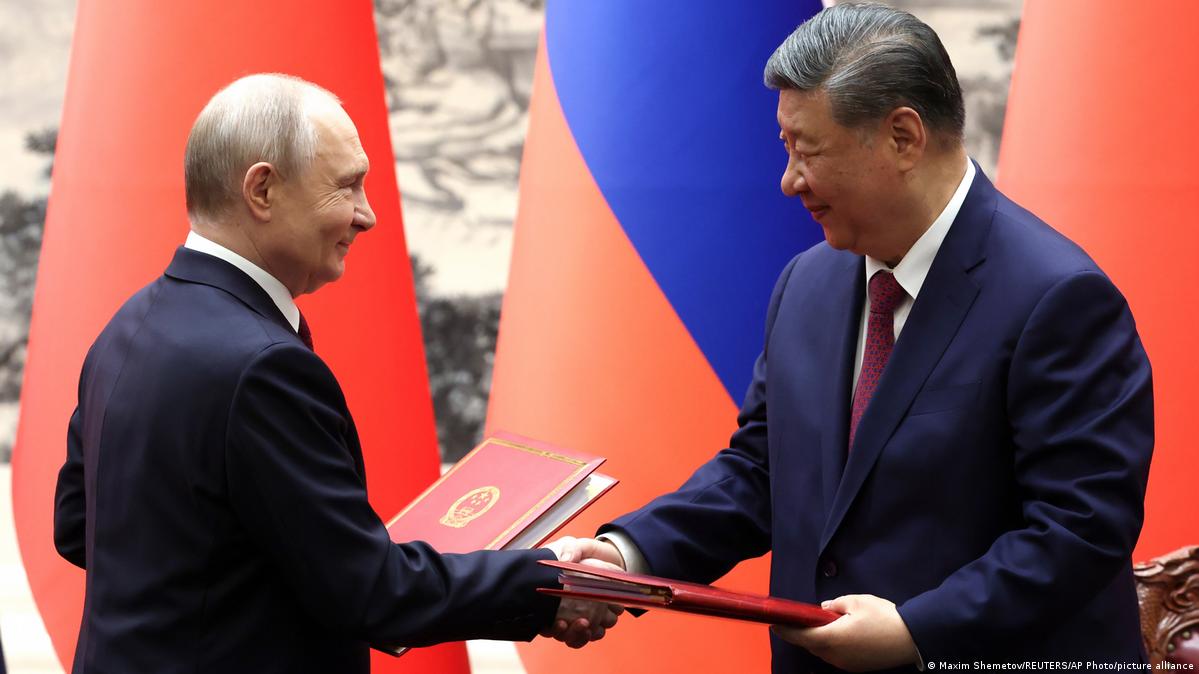 英国战略战略分析通讯的一篇文章指出，习近平-特朗普峰会和习近平-普京峰会的清晰信号是：中国不在俄美之间做选择。这表明中国正在继续将俄罗斯和美国都加以工具化。