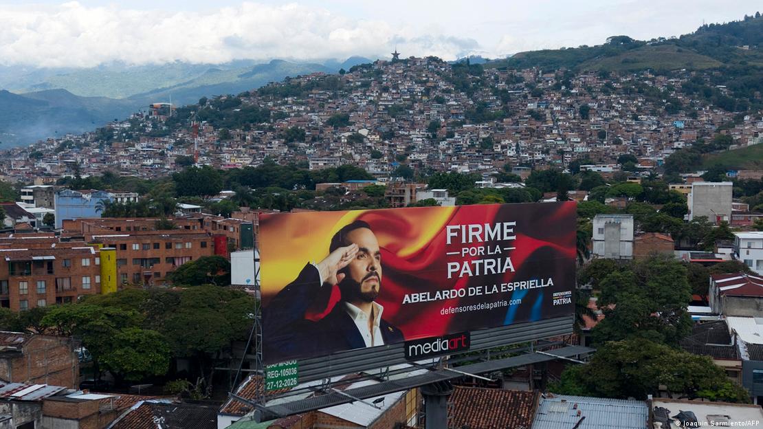 Outdoor de campanha de La Espriella na cidade de Cali Outdoor de campanha de La Espriella na cidade de Cali