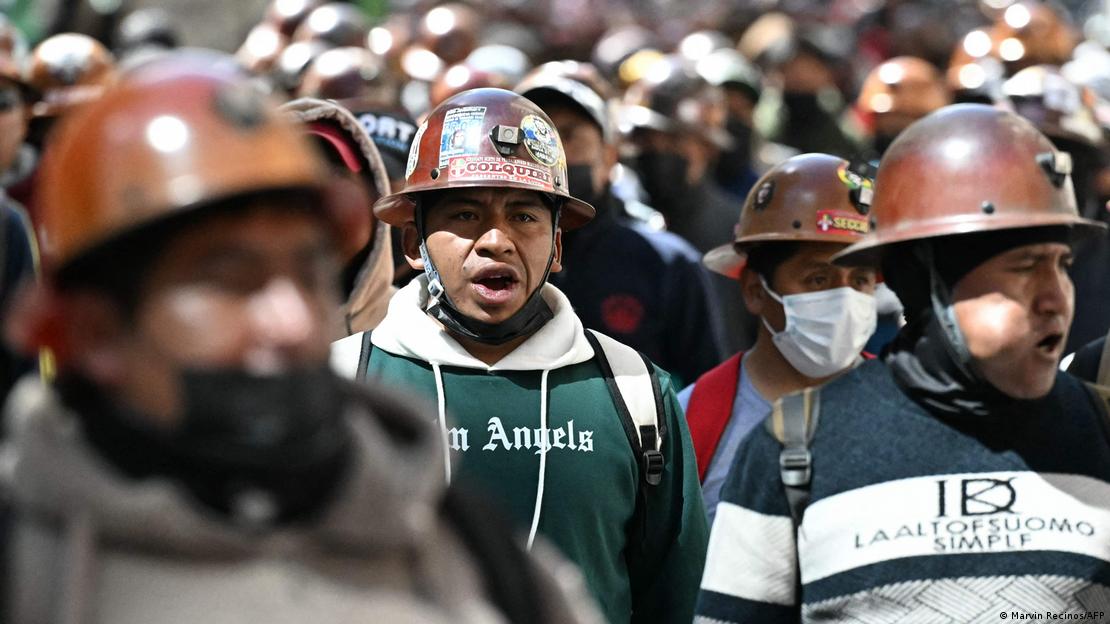 Mineros exigen la renuncia del presidente Paz en la marcha de la COB.