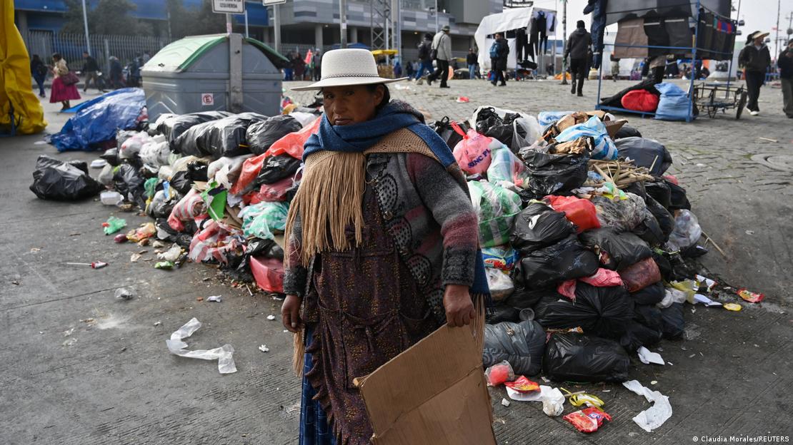 Pilas de basura acumulada debido a bloqueos y protestas que exigen la renuncia de Paz, en El Alto (21.05.2026)