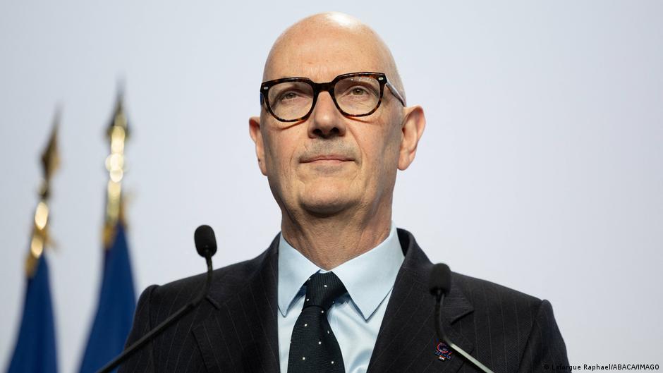 Francia reconoce que su economía está "paralizada" tras anunciarse la contracción del PIB