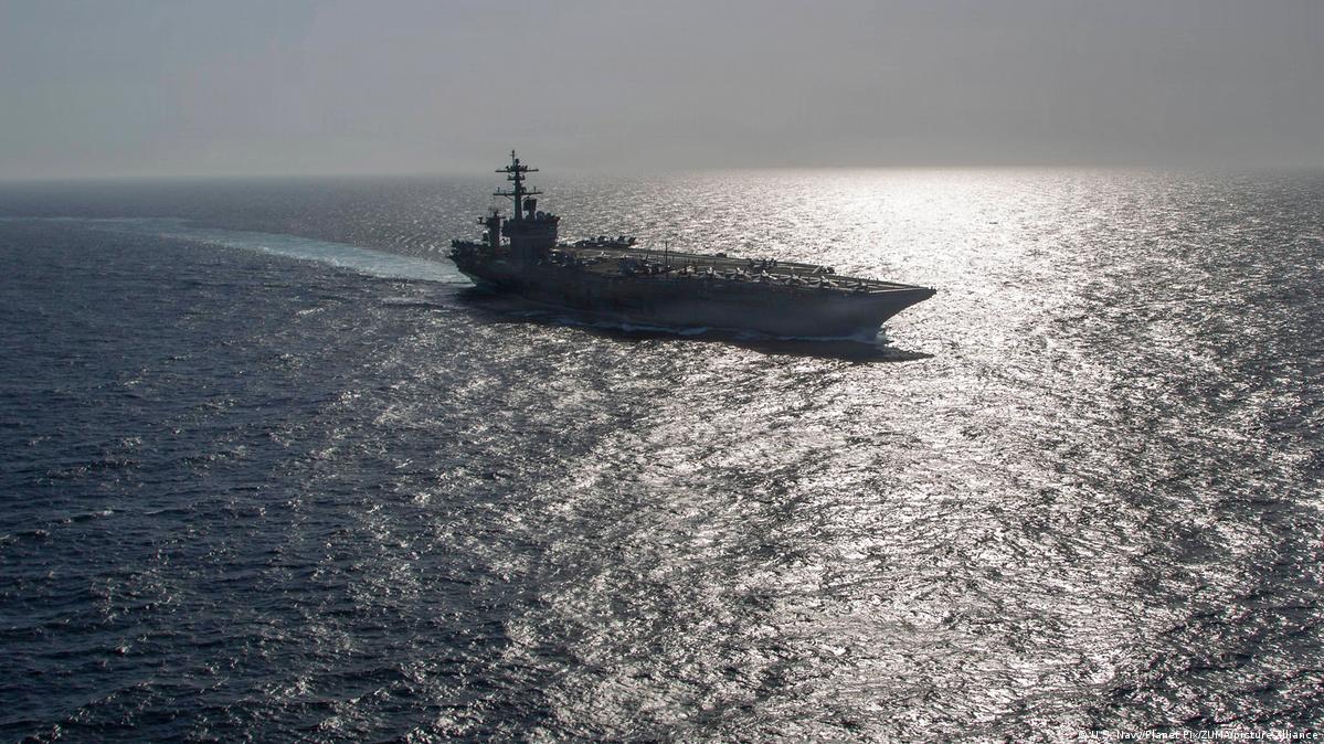 图为美国海军尼米兹级航空母舰“亚伯拉罕·林肯”号