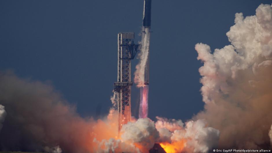 Гигантская ракета Starship успешно прошла испытательный полет