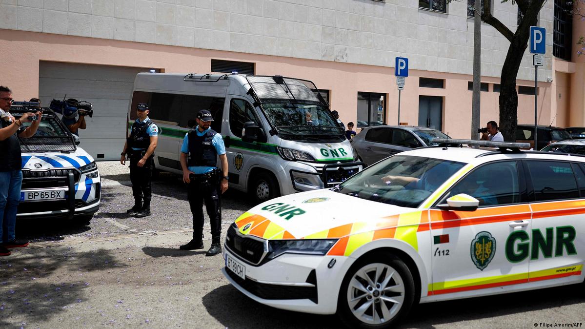 French pair accused of abandoning young boys leave a Portuguese courthouse Image: Filipe Amorim/AFP