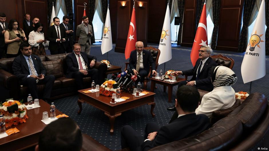 Kemal Kılıçdaroğlu yönetimindeki CHP'den bir heyet bayram ziyareti için AKP'ye gitti

İki parti, Ekrem İmamoğlu'nun tutuklanmasından beri görüşmüyordu