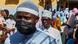 Un hombre con mascarilla camina junto a otras personas durante el brote de ébola en la República Democrática del Congo. Un hombre con mascarilla camina junto a otras personas durante el brote de ébola en la República Democrática del Congo.