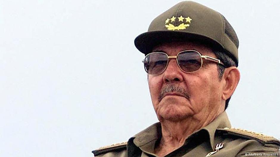 Суд во Флориде выдал ордер на арест 95-летнего Рауля Кастро, экс-главы Кубы. Его обвиняют в сбитии самолетов правозащитников и гибели граждан США