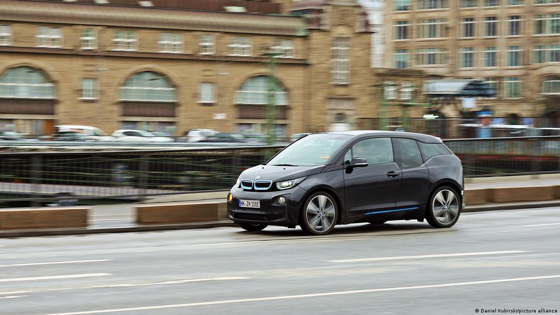 El BMW i3, presentado en 2013, marcó una etapa de experimentación en el diseño de vehículos eléctricos que BMW acabaría moderando en modelos posteriores.