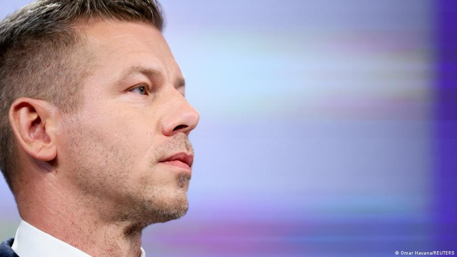 Уряд Угорщини припинив видачу нових дозволів на проживання за спрощеною програмою для працівників з країн поза ЄС. Це було однією з передвиборчих обіцянок Петера Мадяра.