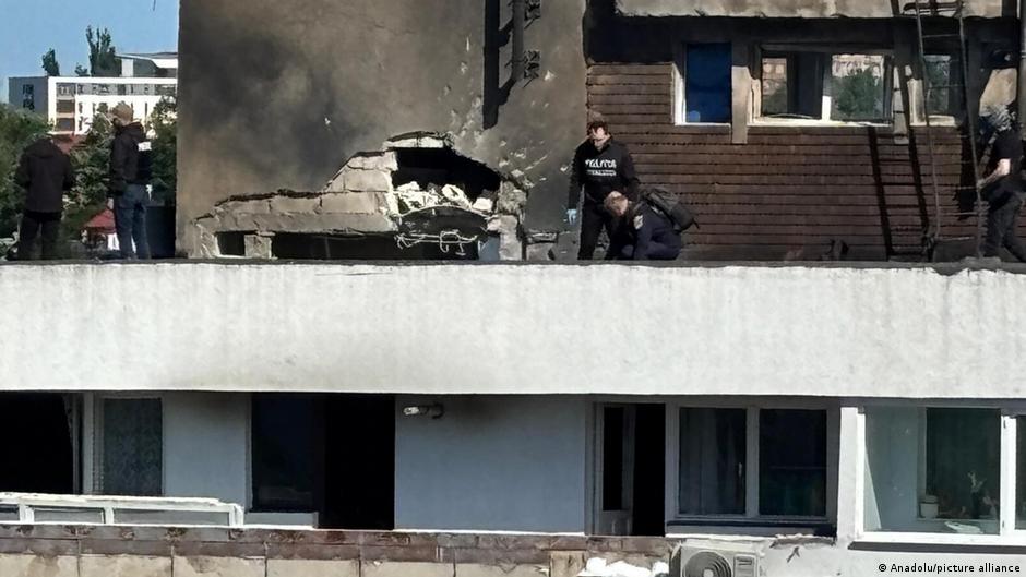 Російський безпілотник врізався в будинок у румунському Галаці.

НАТО скликало екстрене засідання, а західні лідери засуджують дії Москви. Але чи може Альянс відповісти на подібні інциденти чимось більшим?

DW попросила експертів оцінити ситуацію.
