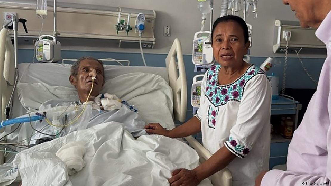 Brooklyn Rivera em cama de hospital, com mulher ao seu lado