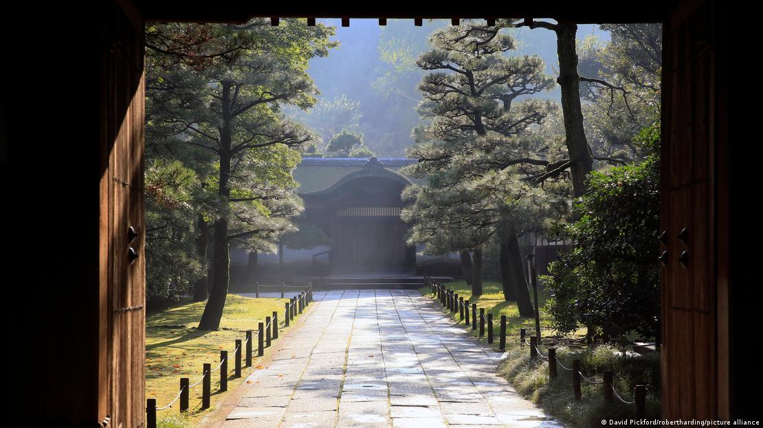 Limpiar no es controlar el entorno, sino cuidar la relación con el mundo, según el monje budista Shoukei Matsumoto.