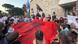 Protestues të mbledhur para kryeministrisë në Tiranë kanë shpalosur një flamur të madh kombëtar. Protestues të mbledhur para kryeministrisë në Tiranë kanë shpalosur një flamur të madh kombëtar.
