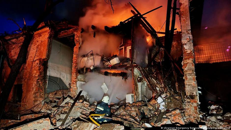 Ucrania eleva a 23 la cifra de víctimas de ataques rusos