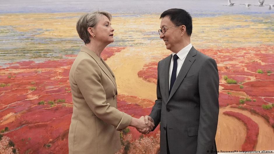 英国外相访华：我们需要与中国保持接触，而非一概抵制