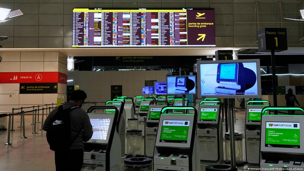Departures screen showing several flights canceled
