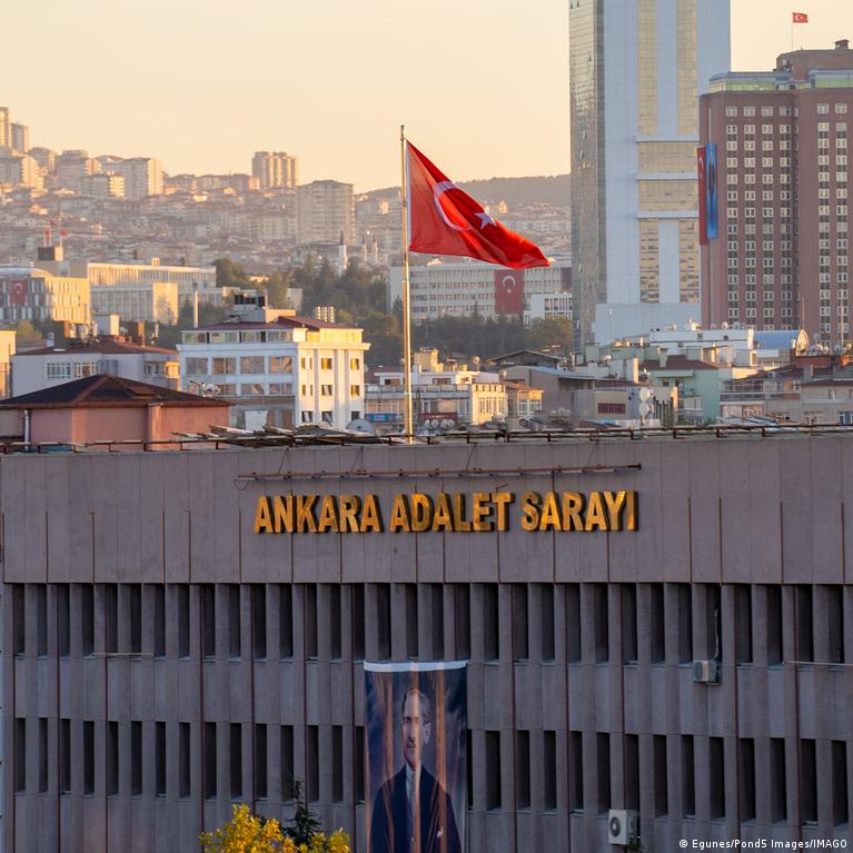 Eski İçişleri Bakanı Şahin için "adli kontrol" istendi